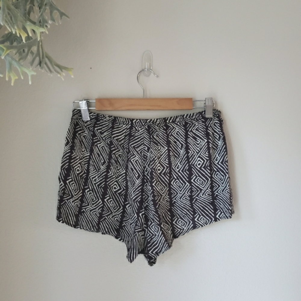 Volcom | Pull On Geometric Aztec Print Short Shorts - Picture 5 of 13
